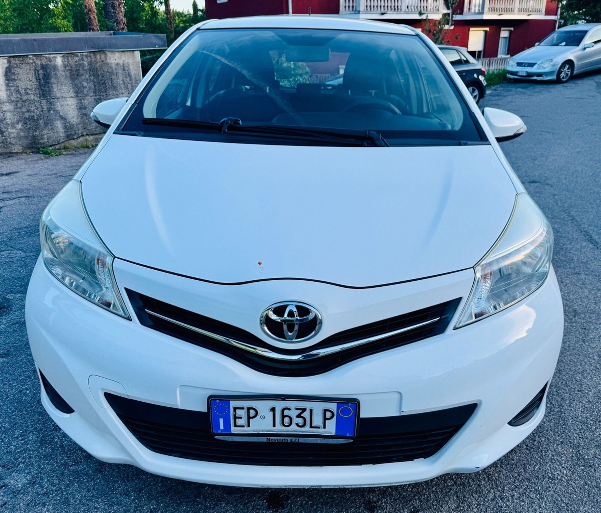 Toyota Yaris 1.0 5 porte Lounge (3)