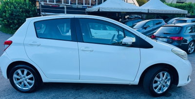 Toyota Yaris 1.0 5 porte Lounge (4)