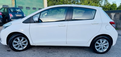 Toyota Yaris 1.0 5 porte Lounge (5)