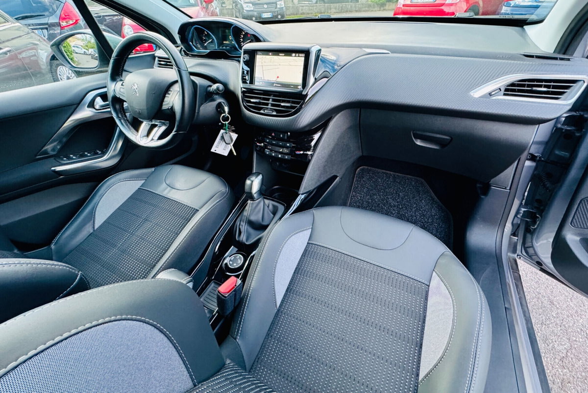 Peugeot 2008 BlueHDi 100 S&S Allure (16)