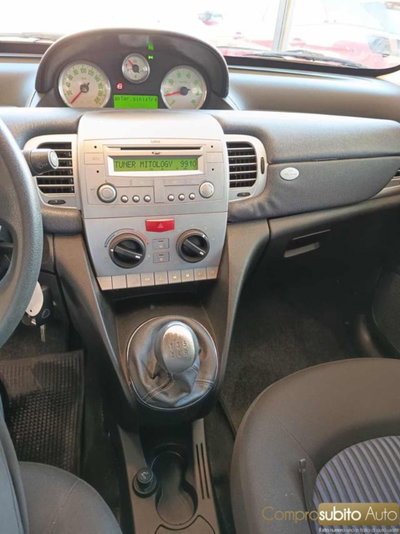 Lancia Ypsilon 1.3 MJT 75 CV Platino (15)