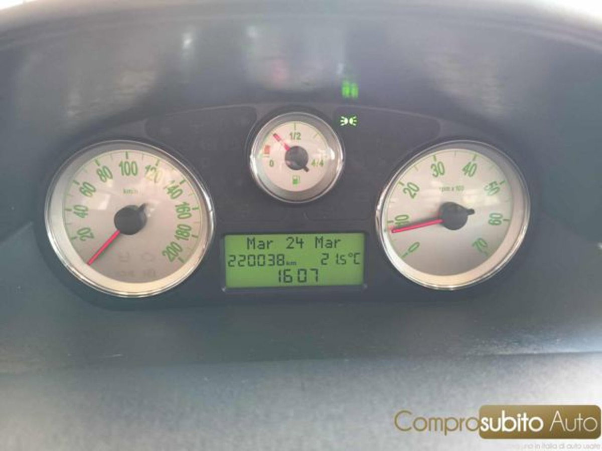 Lancia Ypsilon 1.3 MJT 75 CV Platino (20)