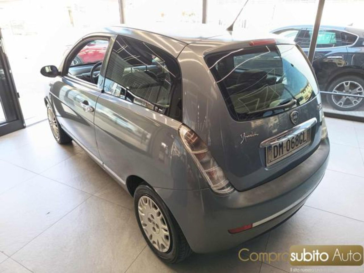 Lancia Ypsilon 1.3 MJT 75 CV Platino (5)