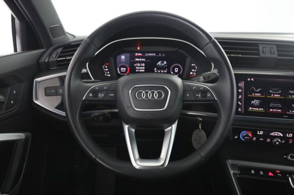 Audi Q3 Sportback 40 2.0 tdi Identity Black quattro 193cv s-tronic (5)