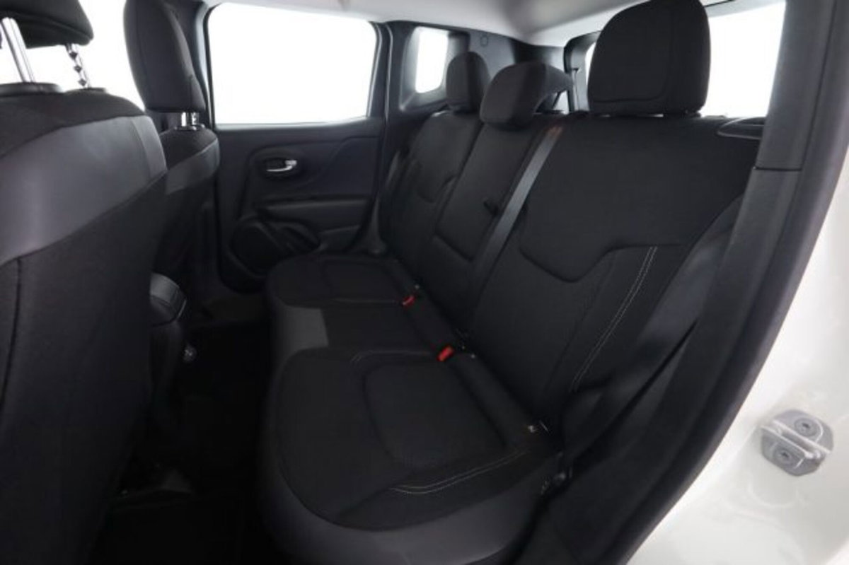 Jeep Renegade 1.3 T4 DDCT Limited (3)