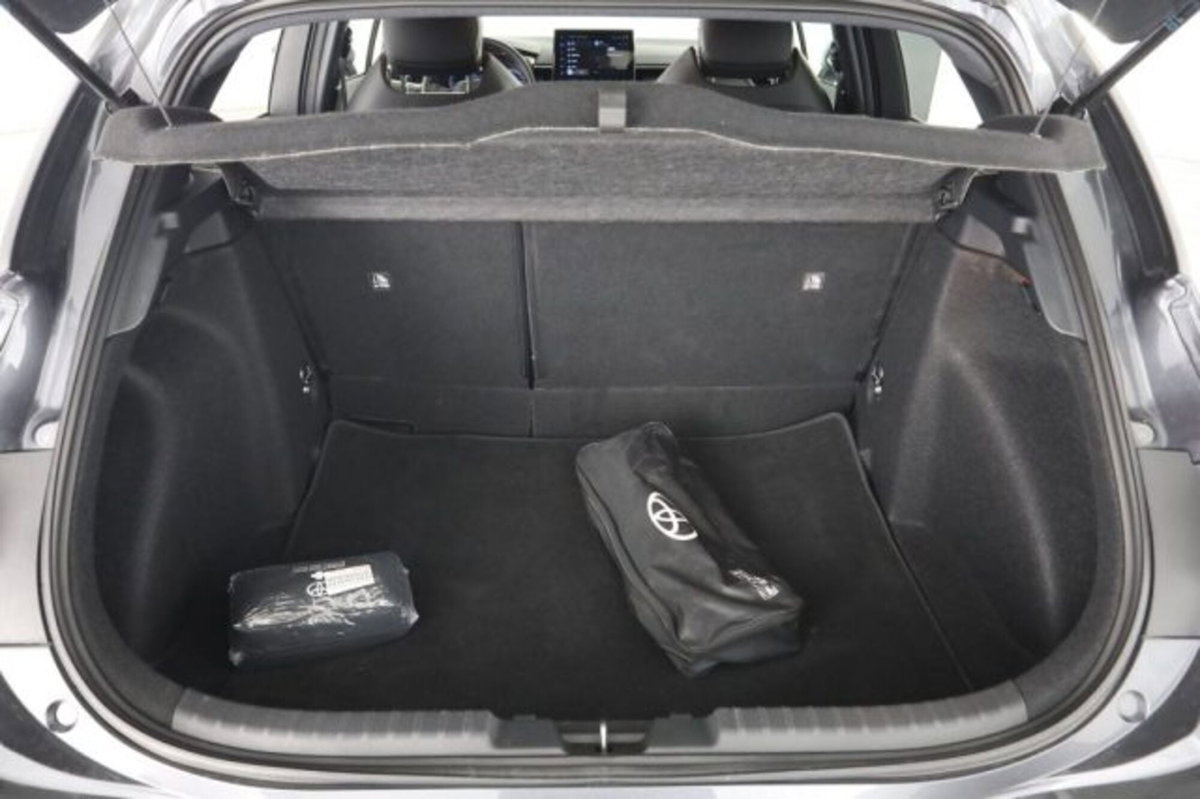 Toyota Corolla GR SPORT 1.8 Hybrid Bi-Tone (6)