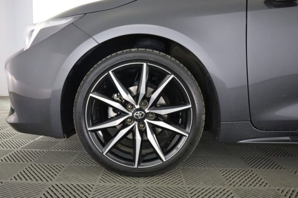 Toyota Corolla GR SPORT 1.8 Hybrid Bi-Tone (8)