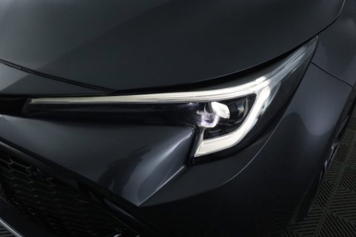 Toyota Corolla GR SPORT 1.8 Hybrid Bi-Tone (9)