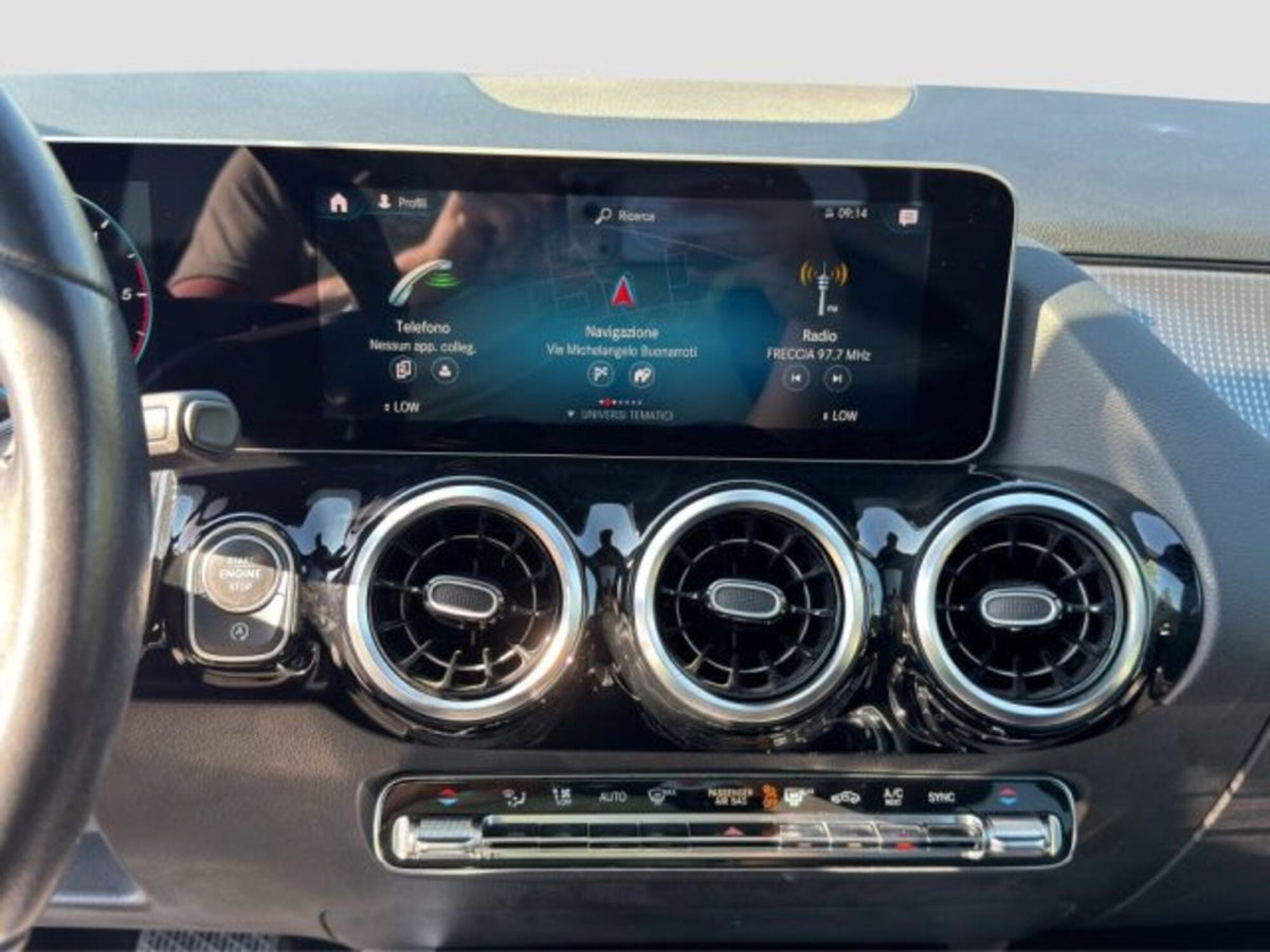 Mercedes-Benz CLA Shooting Brake 200 d Automatic Shooting Brake Sport (17)