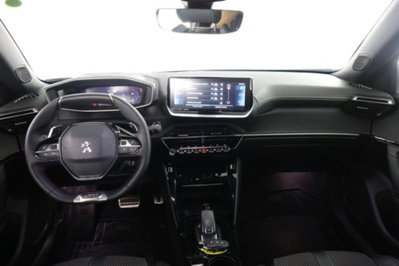 Peugeot 2008 PureTech 130 S&S EAT8 GT Pack (4)