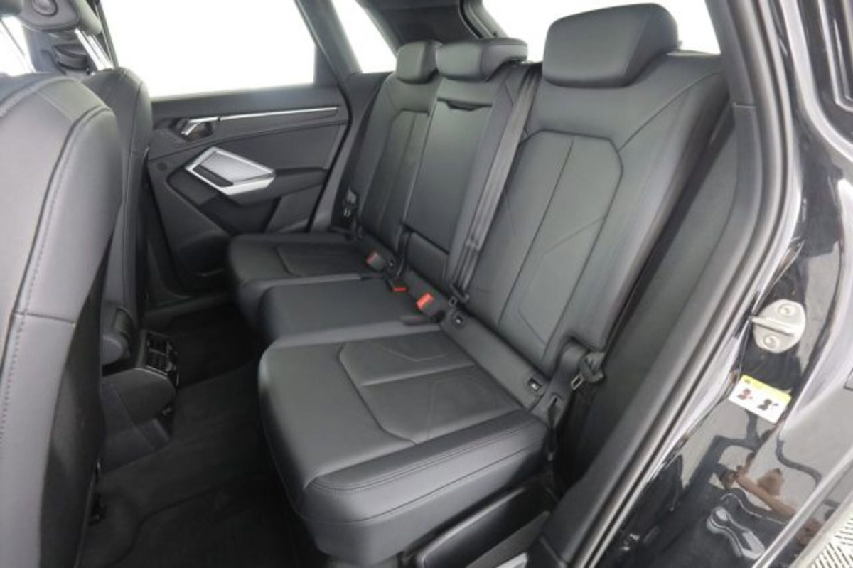 Audi Q3 Sportback 40 2.0 tdi Identity Black quattro 193cv s-tronic (3)