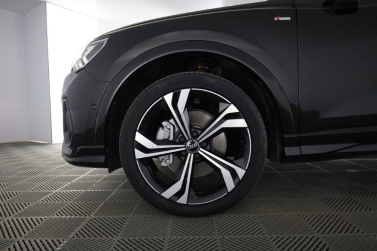 Audi Q3 Sportback 40 2.0 tdi Identity Black quattro 193cv s-tronic (8)