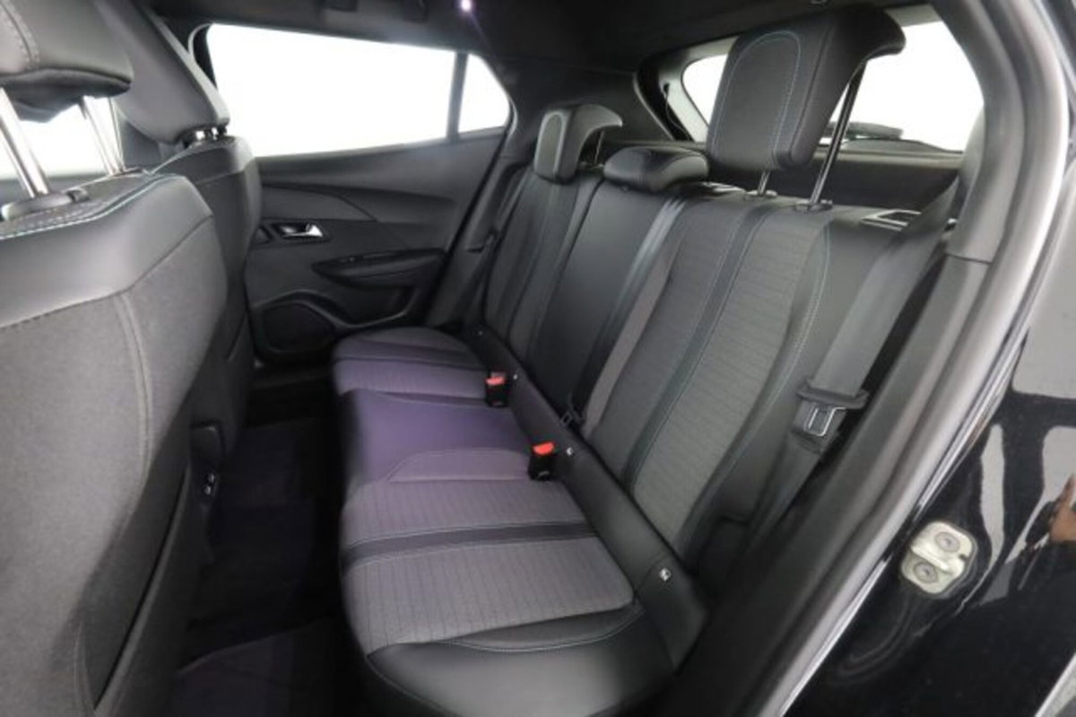 Peugeot 2008 PureTech 130 S&S EAT8 Allure Pack (3)