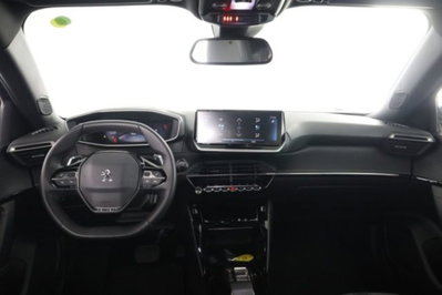 Peugeot 2008 PureTech 130 S&S EAT8 Allure Pack (4)