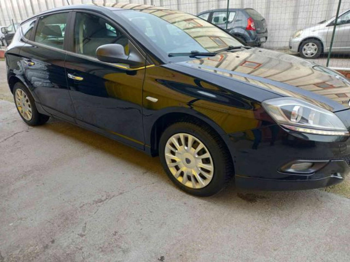 Lancia Delta 1.6 MJT DPF 105 CV Silver (3)