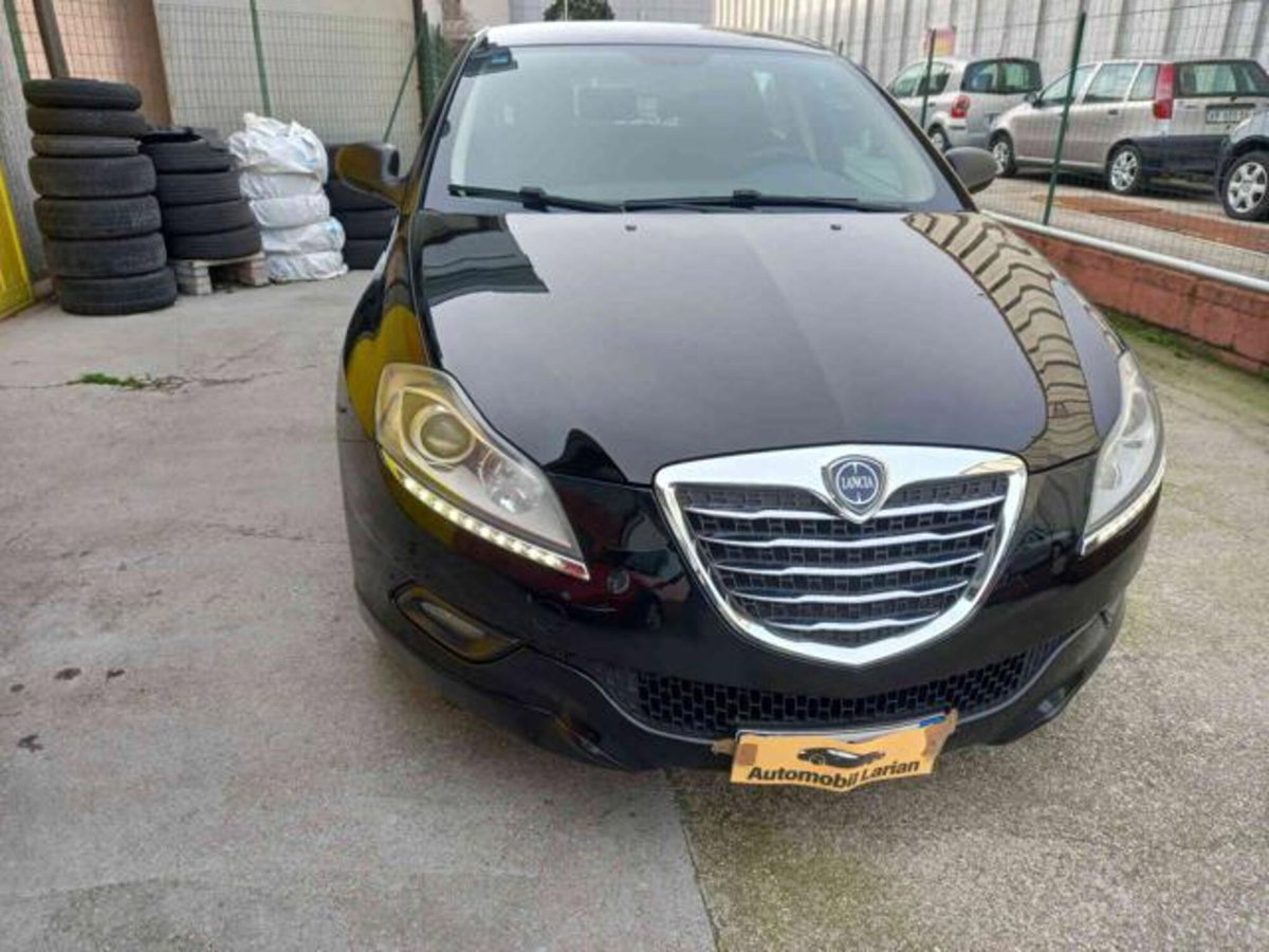 Lancia Delta 1.6 MJT DPF 105 CV Silver (4)