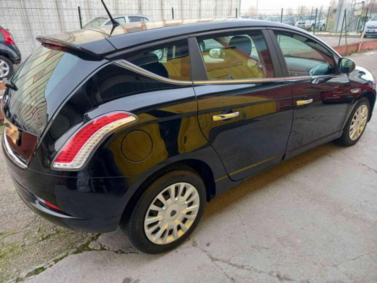 Lancia Delta 1.6 MJT DPF 105 CV Silver (7)