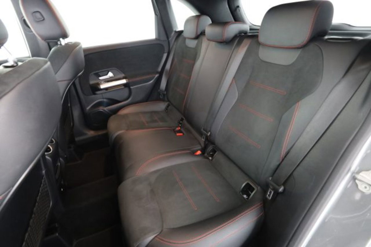 Mercedes-Benz CLA Shooting Brake 180 d Automatic Shooting Brake Premium (3)