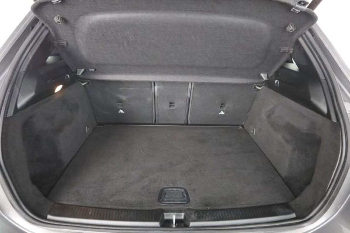 Mercedes-Benz CLA Shooting Brake 180 d Automatic Shooting Brake Premium (6)
