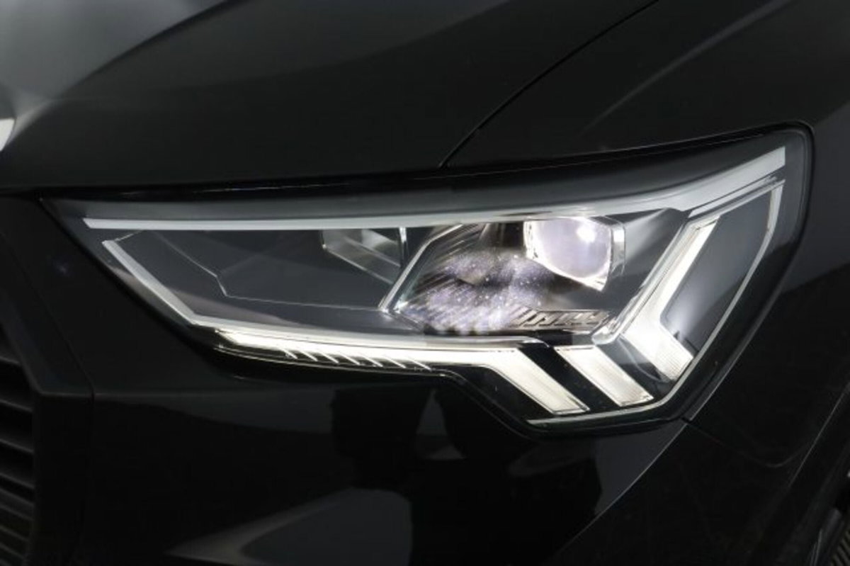 Audi Q3 Sportback 40 2.0 tdi Identity Black quattro 193cv s-tronic (9)