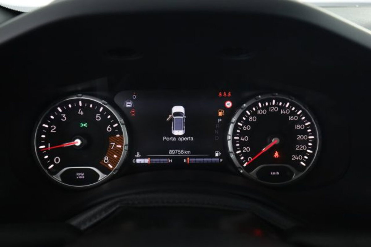 Jeep Renegade 1.3 T4 DDCT Limited (7)