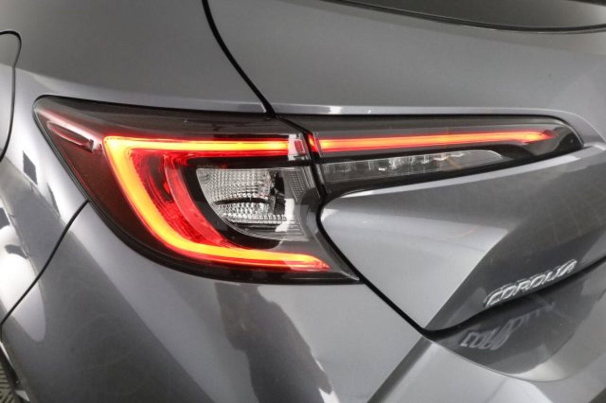 Toyota Corolla GR SPORT 1.8 Hybrid Bi-Tone (10)