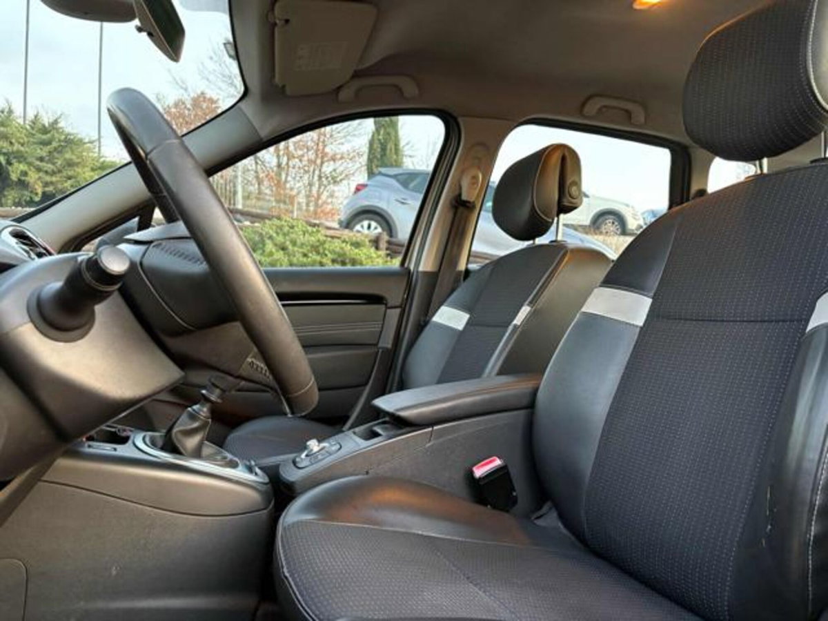 Renault Scenic E-Tech Electric 1.5 dCi 110CV Luxe (6)