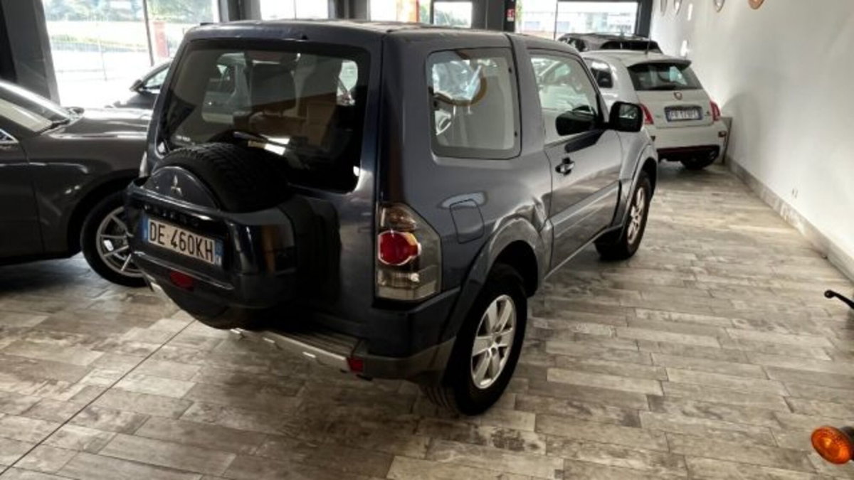 Mitsubishi Pajero 3.2 DI-D 16V aut. 3p. Instyle DPF (5)