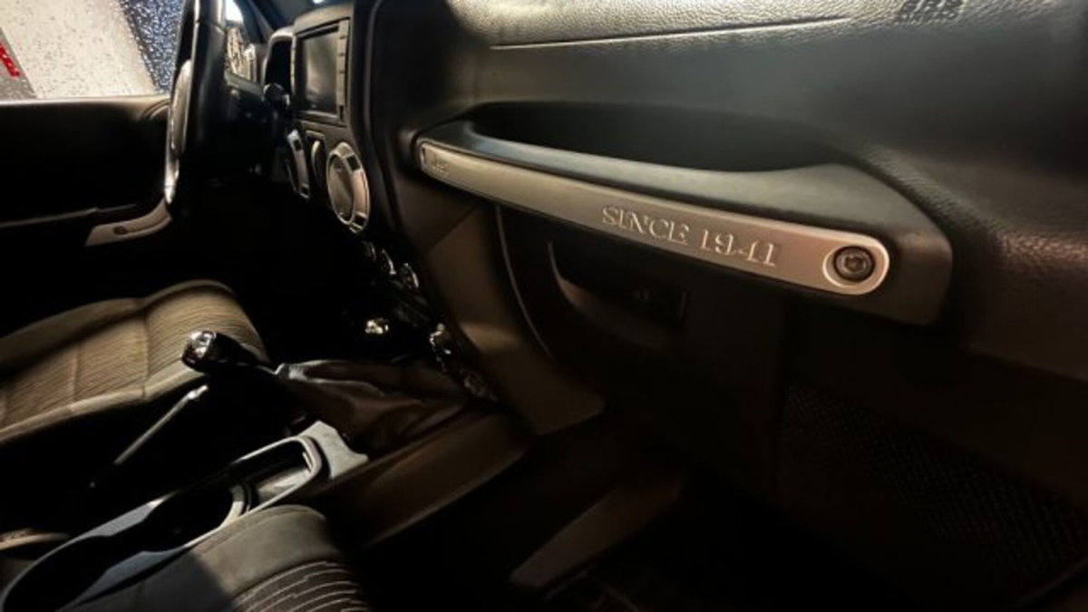 Jeep Wrangler 2.8 CRD DPF Sahara Auto (15)