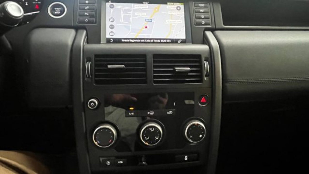 Land Rover Discovery Sport 2.0 eD4 150 CV 2WD (11)