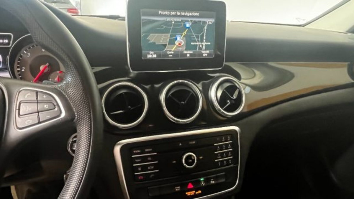 Mercedes-Benz CLA Shooting Brake 180 d Automatic Executive (10)