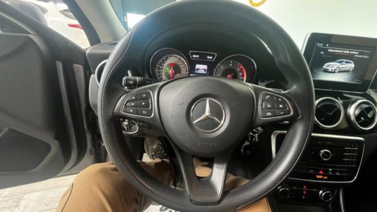 Mercedes-Benz CLA Shooting Brake 180 d Automatic Executive (13)