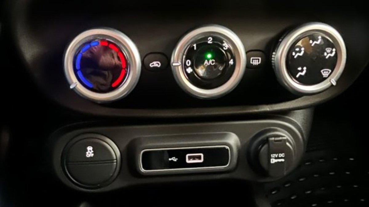 Fiat 500L 1.6 Multijet 120 CV Mirror City Cross (11)