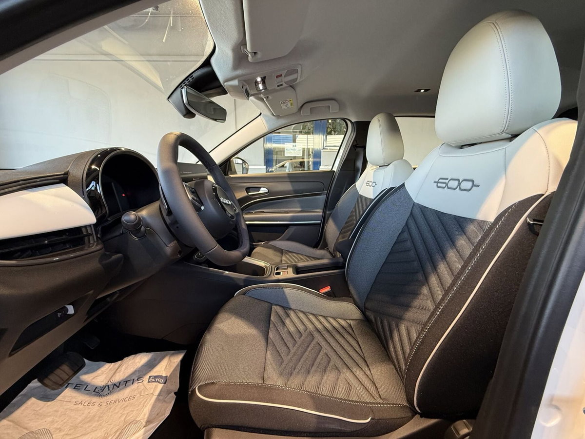 Fiat 600 1.2 hybrid Icon 145cv auto (9)