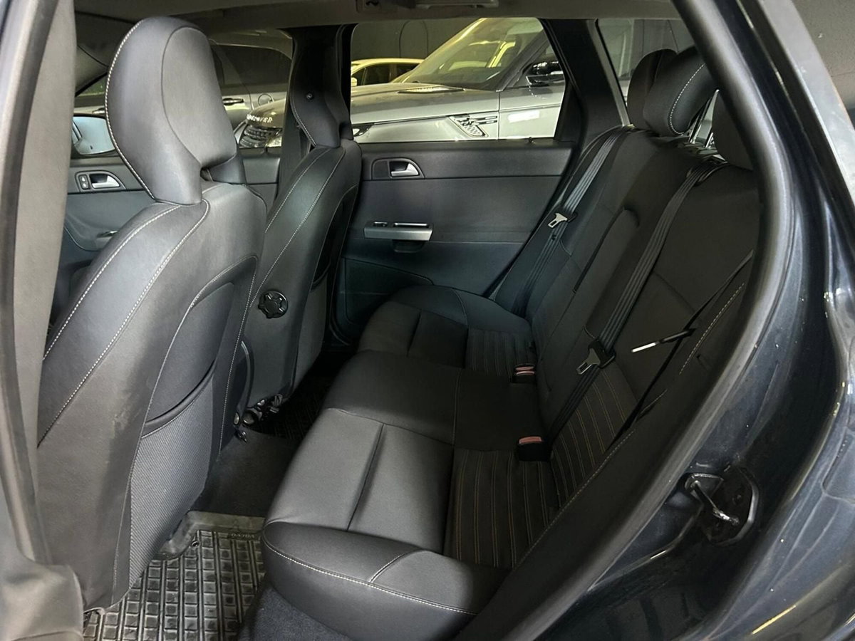 Volvo V50 2.0 D cat Summum (7)