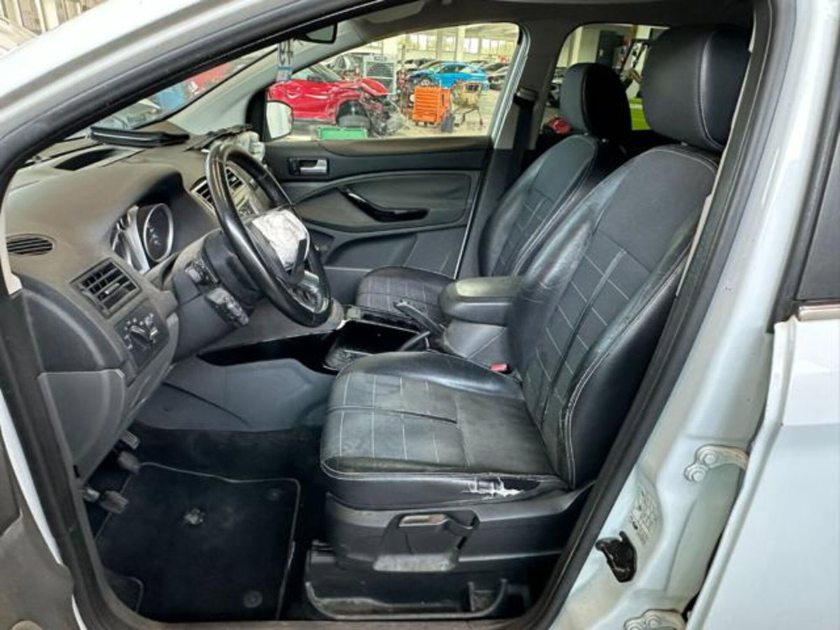 Ford Kuga 2.0 TDCi 140 CV 2WD Titanium DPF (12)