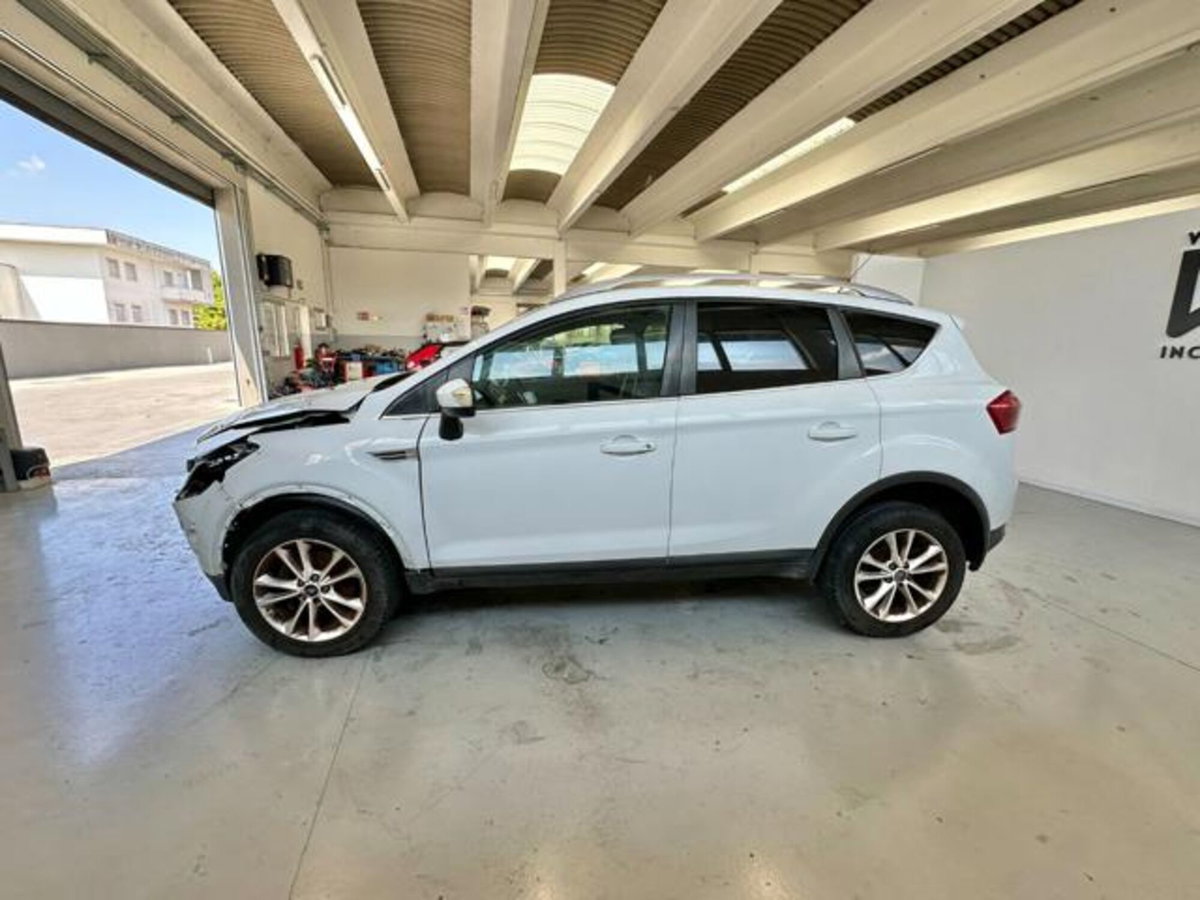 Ford Kuga 2.0 TDCi 140 CV 2WD Titanium DPF (4)