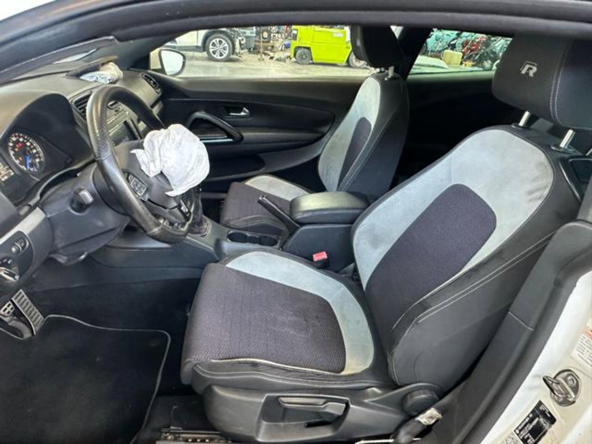 Volkswagen Scirocco 2.0 TSI R (12)