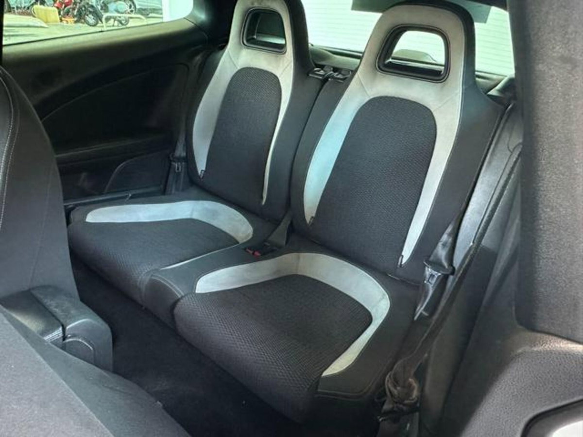 Volkswagen Scirocco 2.0 TSI R (13)