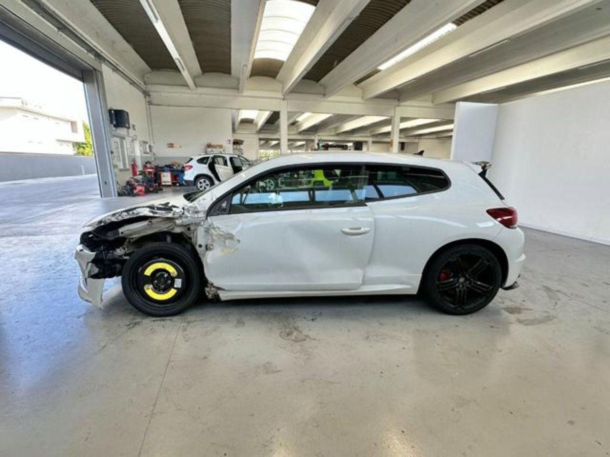 Volkswagen Scirocco 2.0 TSI R (4)