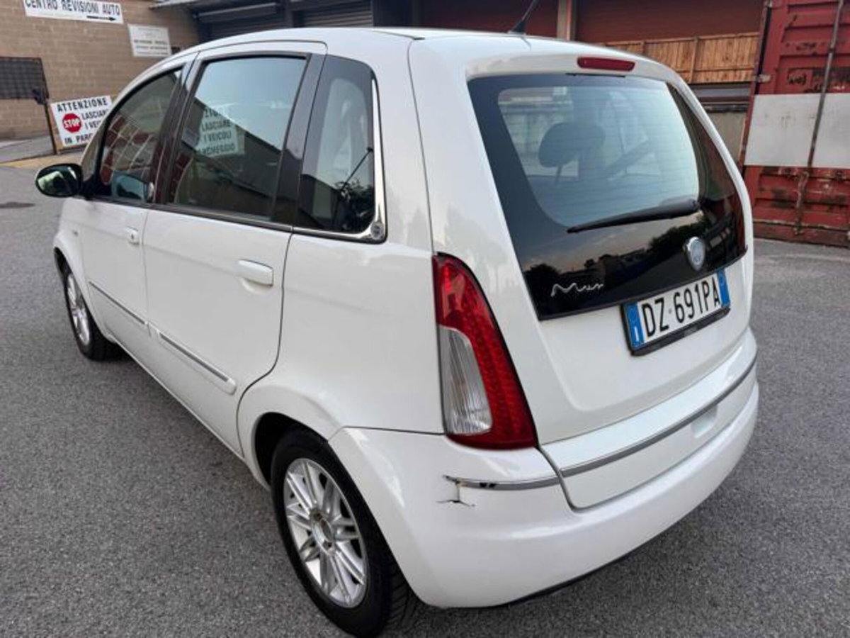 Lancia Musa 1.4 Platino Ecochic GPL (11)