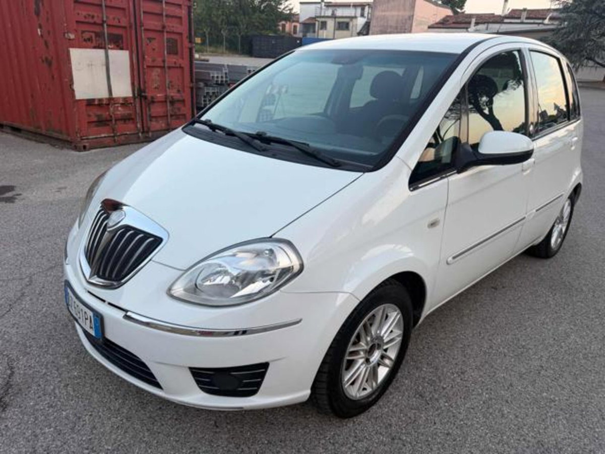 Lancia Musa 1.4 Platino Ecochic GPL (3)