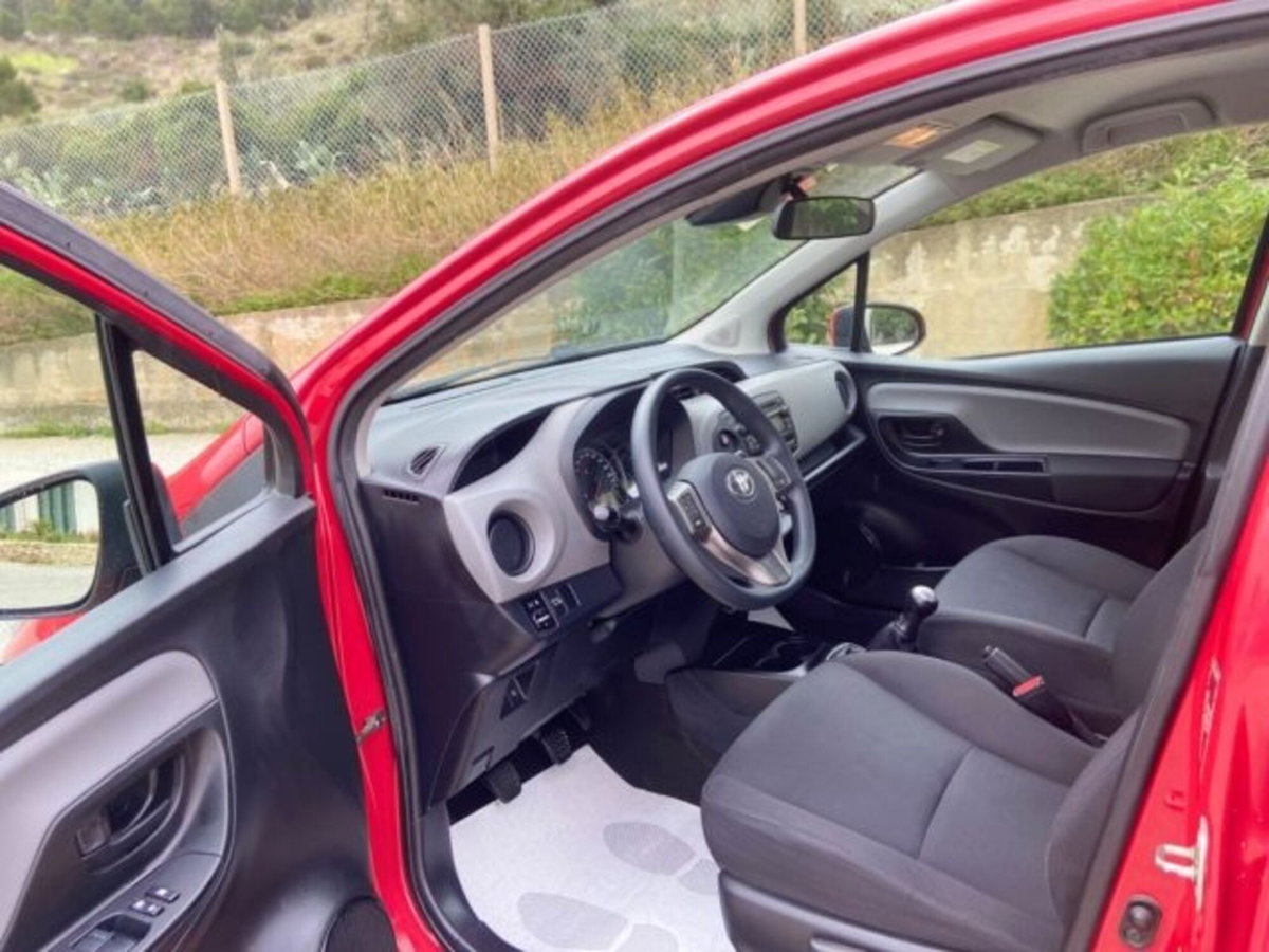 Toyota Yaris 1.0 5 porte Cool (13)