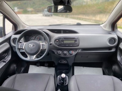 Toyota Yaris 1.0 5 porte Cool (14)