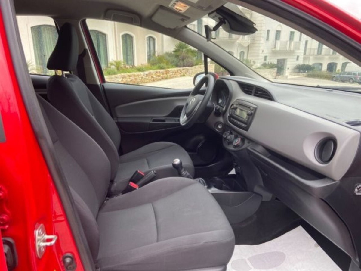 Toyota Yaris 1.0 5 porte Cool (16)