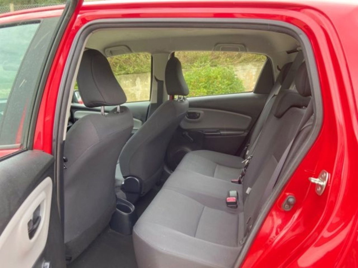 Toyota Yaris 1.0 5 porte Cool (17)