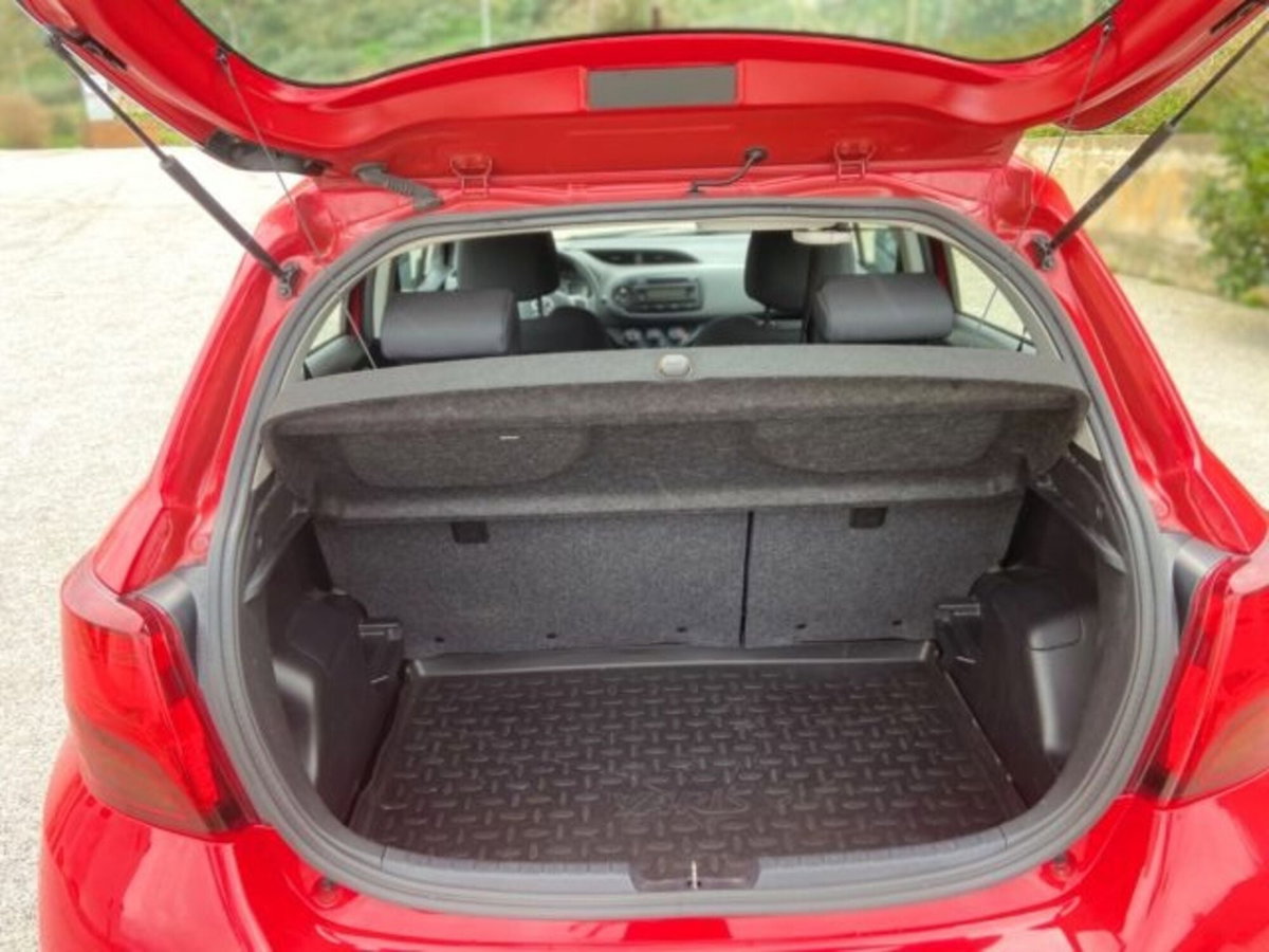 Toyota Yaris 1.0 5 porte Cool (19)