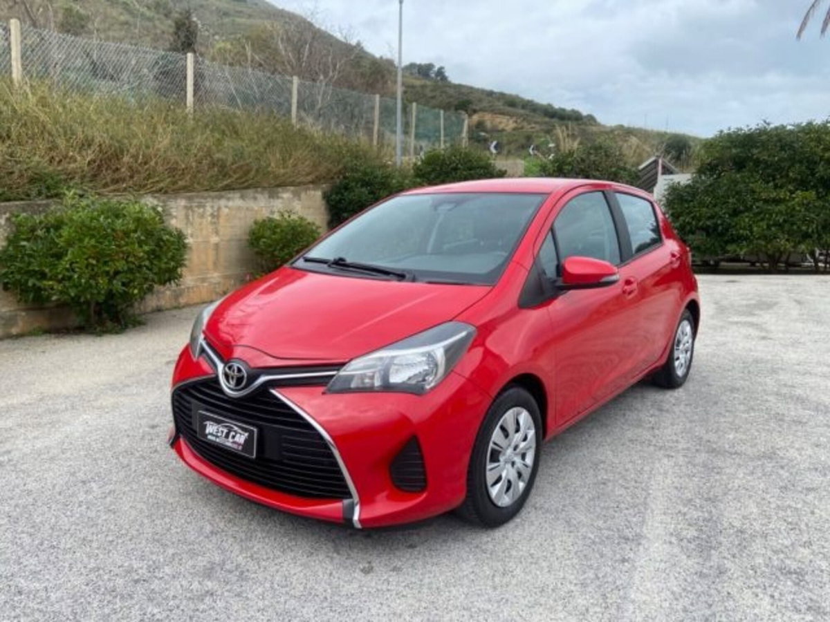 Toyota Yaris 1.0 5 porte Cool (3)