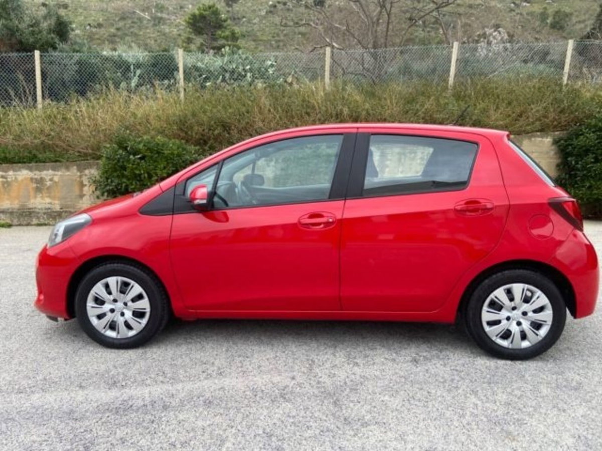 Toyota Yaris 1.0 5 porte Cool (6)