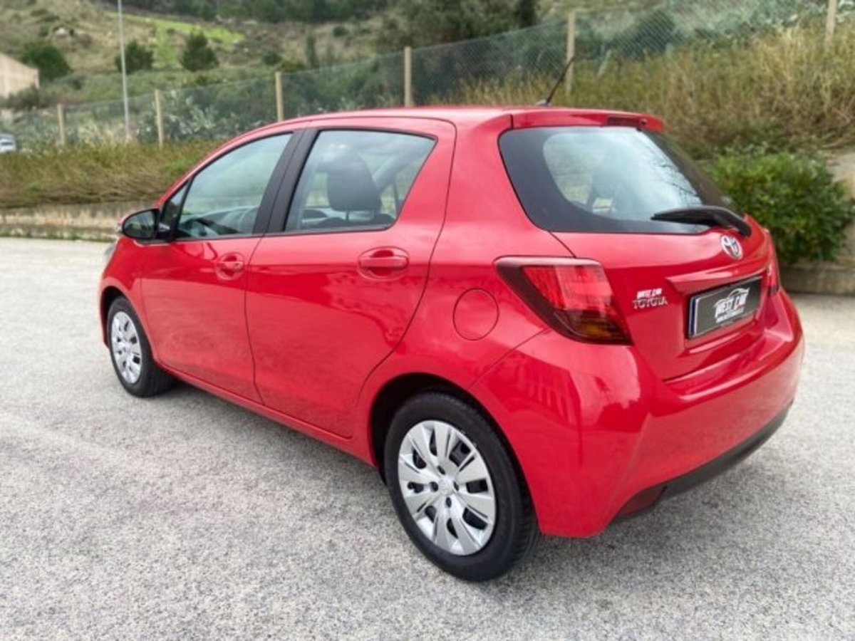 Toyota Yaris 1.0 5 porte Cool (7)